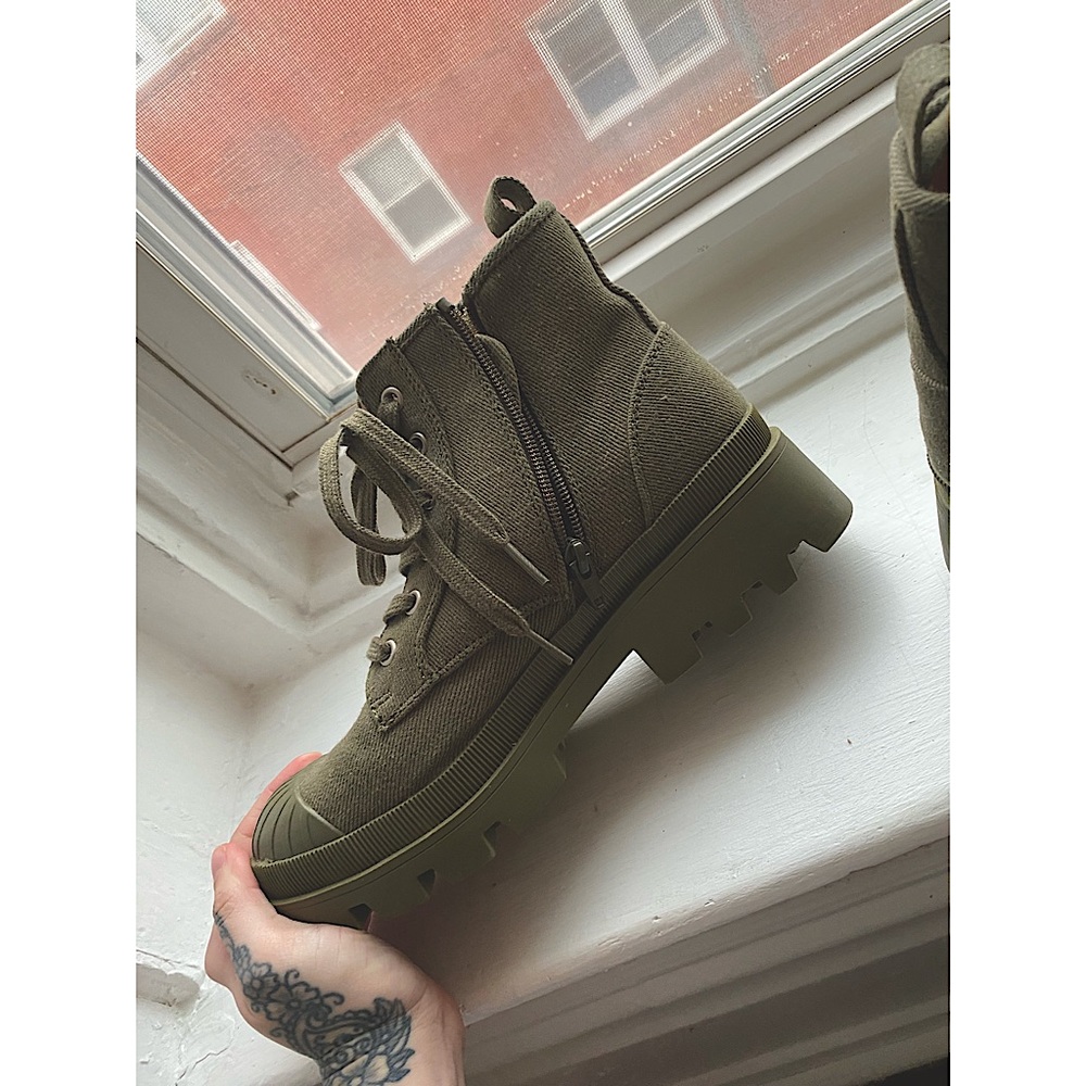 Army green combat boots ☺️